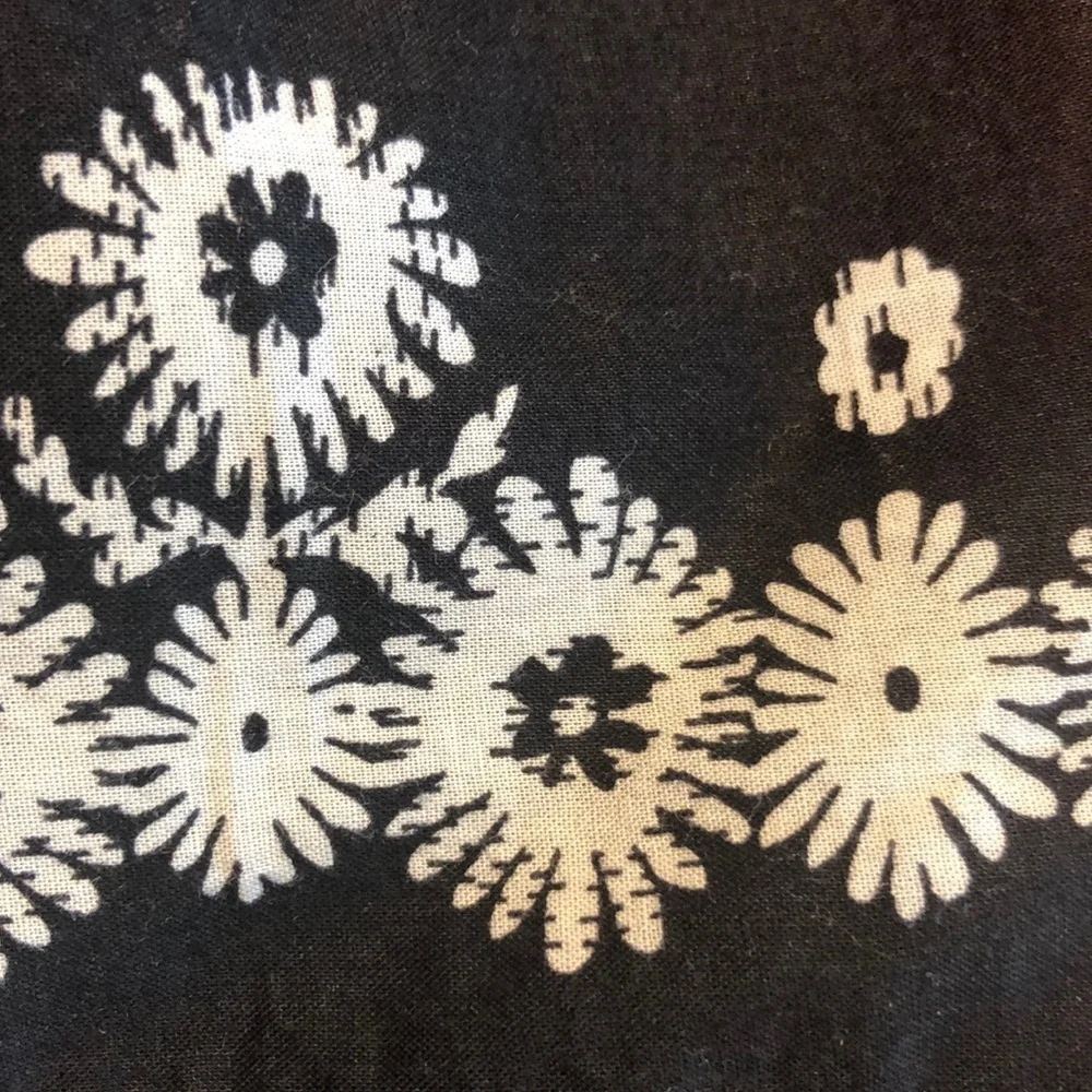 Old navy GUC size 5 black and white floral  dress 👗